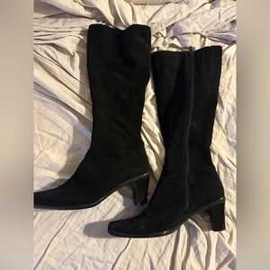 La CANADIENNE Black Heeled Suede boots- 7M